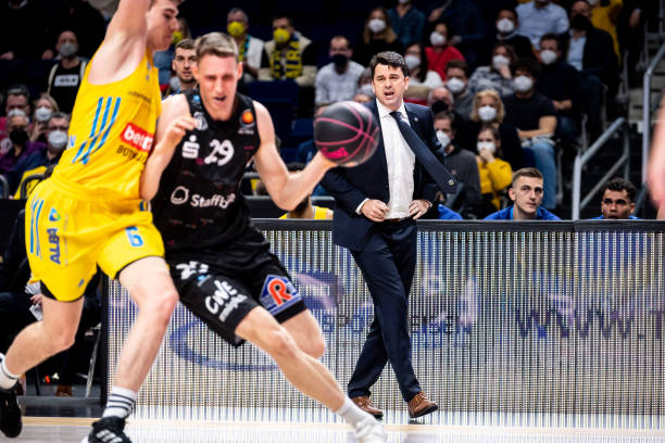 到俱乐部的 到俱乐部的